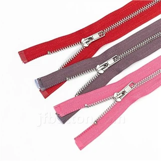 Svartjacka silver blixtlås