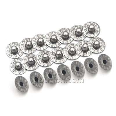 Metallnitar på jeans