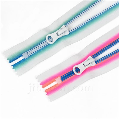 Vitt plastlippare med PVC -drag